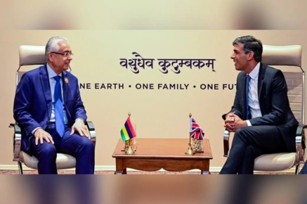 What is holding back the UK-Mauritius negotiations?  